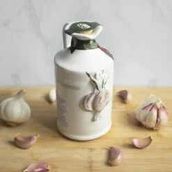 Galantino Puglian Olive Oil With Garlic In Terracotta Bottle 250ml 6 Galantino Puglian Olive Oil With Garlic In Terracotta Bottle 250ml -Sous Chef Sales Boutique 2048px 0003 GT0012 lifestyle garlic olive oil squoosh