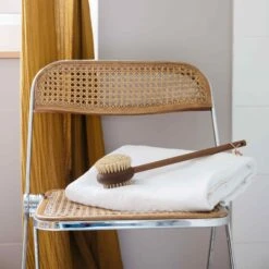 Andree Jardin Long Handled Back Brush - Ash Wood & Hog Bristle -Sous Chef Sales Boutique AJ0049 AndreeJardinLongHandledBackBrush AshWood HogBristle lifestyle 1