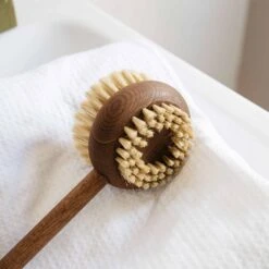 Andree Jardin Long Handled Back Brush - Ash Wood & Hog Bristle -Sous Chef Sales Boutique AJ0049 AndreeJardinLongHandledBackBrush AshWood HogBristle lifestyle 2