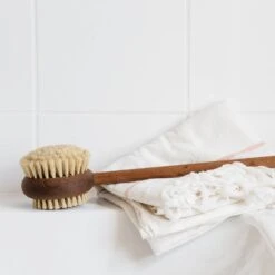 Andree Jardin Long Handled Back Brush - Ash Wood & Hog Bristle -Sous Chef Sales Boutique AJ0049 AndreeJardinLongHandledBackBrush AshWood HogBristle lifestyle 9