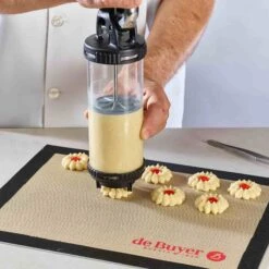 De Buyer 'Le Tube' Pro Pastry Syringe 11 De Buyer 'Le Tube' Pro Pastry Syringe -Sous Chef Sales Boutique DB0190 DeBuyer LeTube ProPastrySyringe lifestyle 18