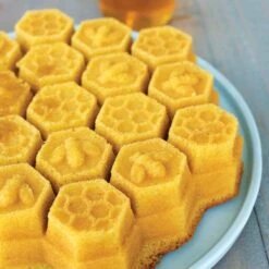 Nordicware Honeycomb Pull-Apart Dessert Pan -Sous Chef Sales Boutique NW0014NordicwareHoneycombPull ApartDessertPanLifestyle1