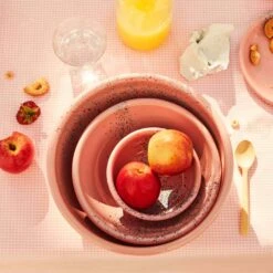 Splatter Fest Enamel Bowl, Pink -Sous Chef Sales Boutique ShopifyProduct 2040px 0001 Kapka 0188